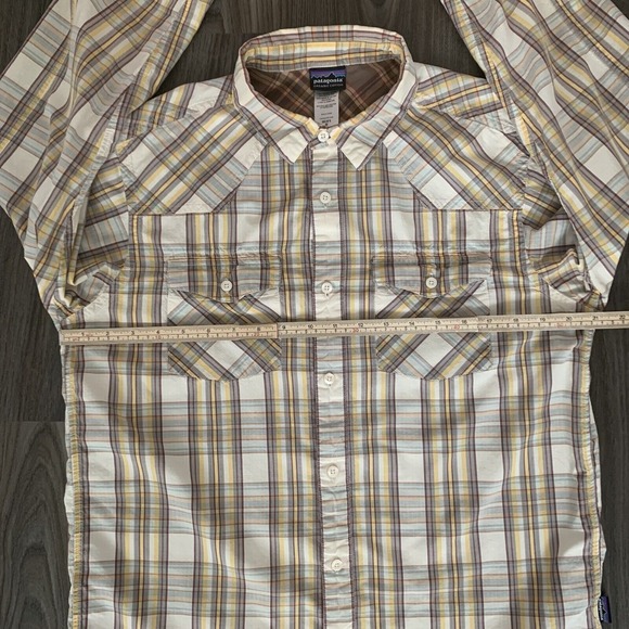 Patagonia Organic Cotton Tan Plaid Button Up Long Sleeve Men's M flaw* - Picture 6 of 7